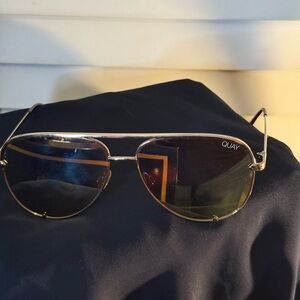 Quay Australia AviatorSunglasses With Gold Frame and Case